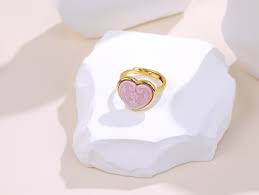 Stunning Queen Conch Shell Jewelry for a Coastal Vibe